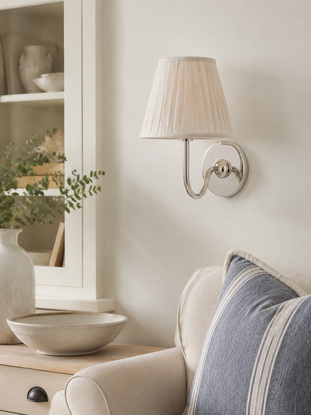 Luvora fabric shade wall sconce